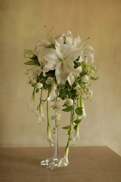 カラーとユリのキャスケード