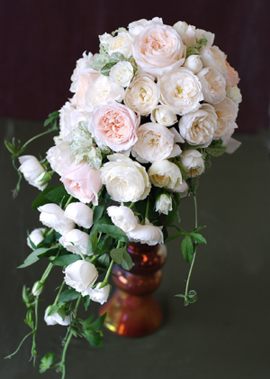 フェアビアンカのキャスケードブーケ