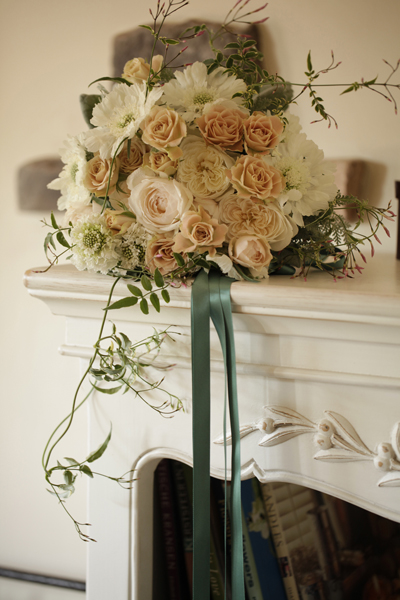 スカビオサのクラッチブーケ