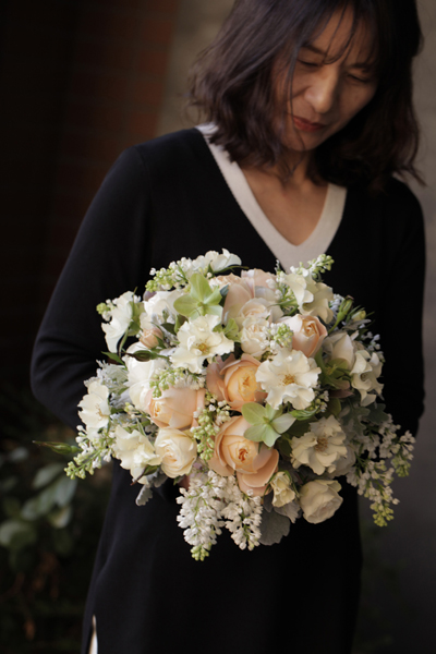 オードリーのバラを使用したラウンドブーケです