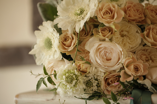 スカビオサのクラッチブーケ