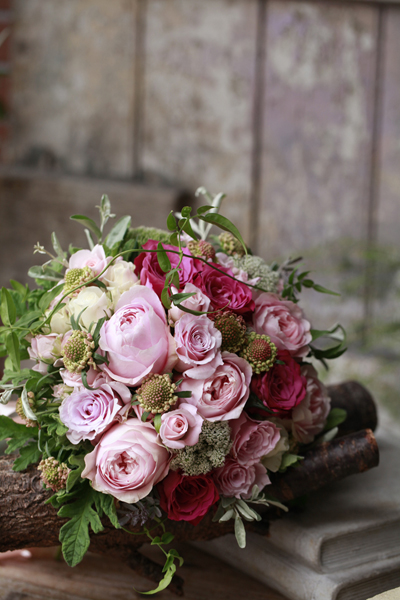 ピンクのラウンドブーケ