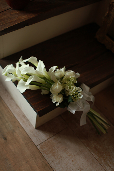 カラーのクラッチブーケ