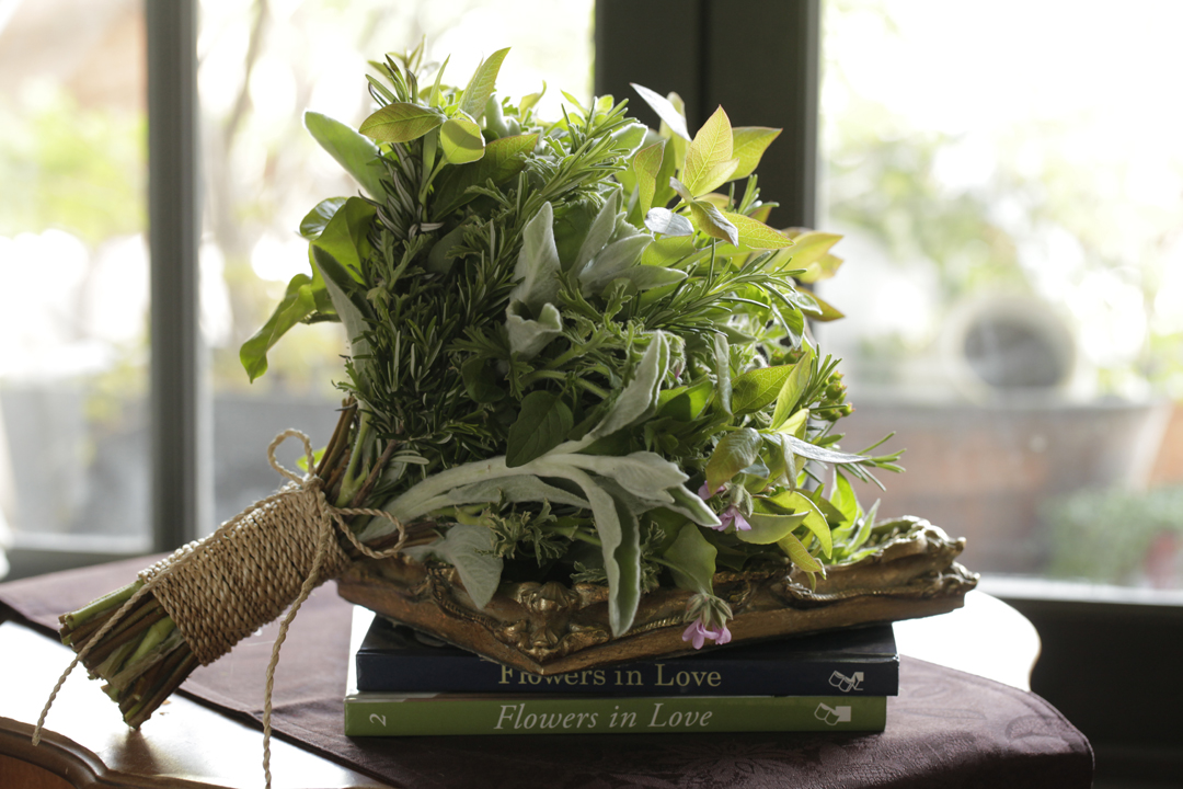 グリーンのみのウェディングブーケ