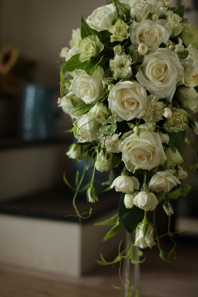 白のウェディングブーケ