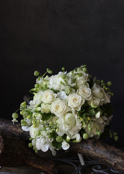 白のウェディングブーケ