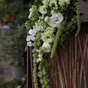 アマランサスのキャスケードブーケ