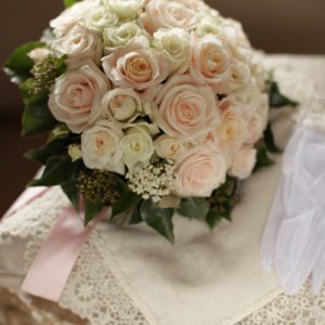 ほんのりピンクのウェディングブーケ