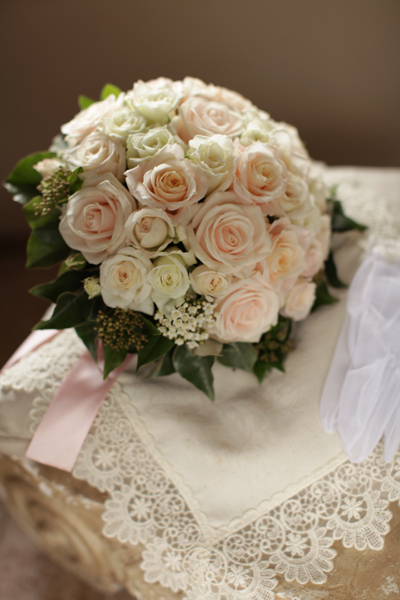 ほんのりピンクのウェディングブーケ