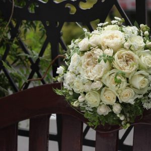 ホワイトラウンドブーケ