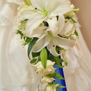 ユリキャスケードブーケ