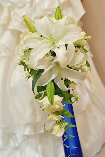 ユリキャスケードブーケ