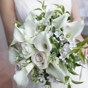 カラーのクラッチブーケ