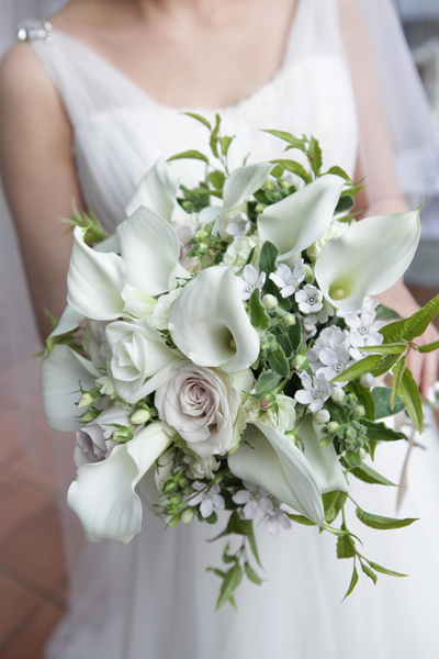 カラーのクラッチブーケ