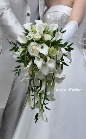 ホワイトキャスケードブーケ