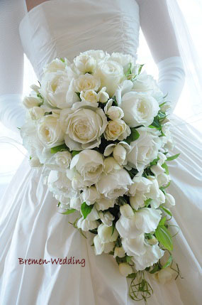 ホワイトキャスケードブーケ