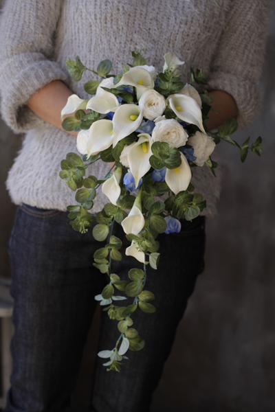 プリザーブドのキャスケードブーケ