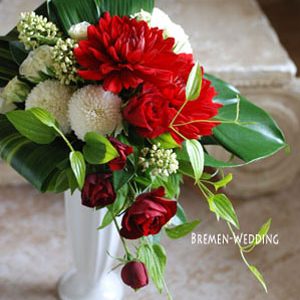 ダリアとピンポンマムのブーケ