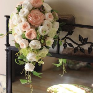 プリザーブドフラワーキャスケードブーケ