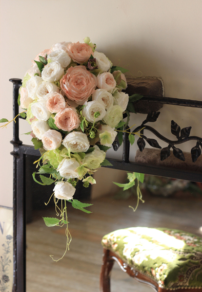 プリザーブドフラワーキャスケードブーケ