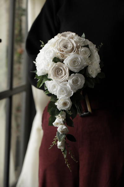 プリザーブドフラワーキャスケードブーケ