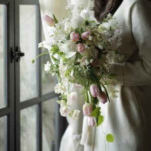 チューリップのキャスケードブーケ