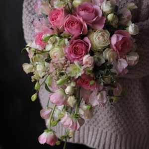 イブペーシュのキャスケードブーケ