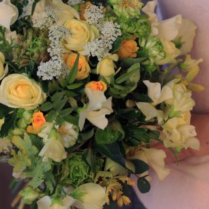 春のクラッチブーケ