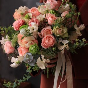 コーラルピンク花束