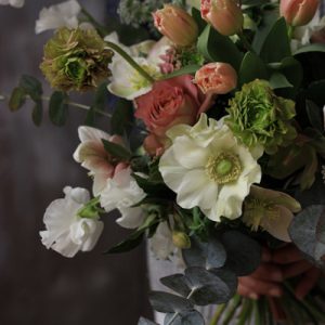 春のクラッチブーケ