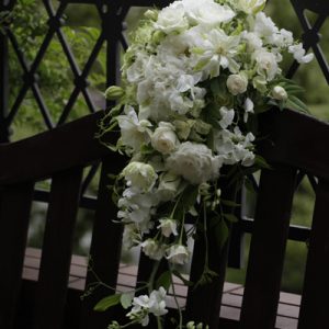 白キャスケードブーケ