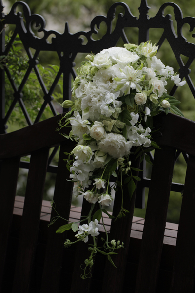 白キャスケードブーケ