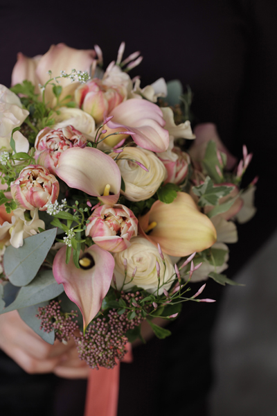 カラーのクラッチブーケ