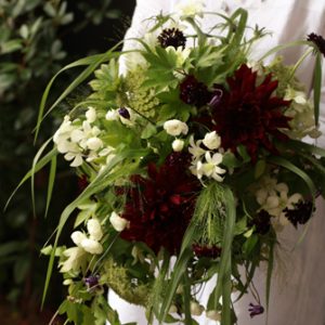 ダリアのクラッチブーケ