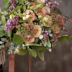 アンティークカラーのクラッチブーケ