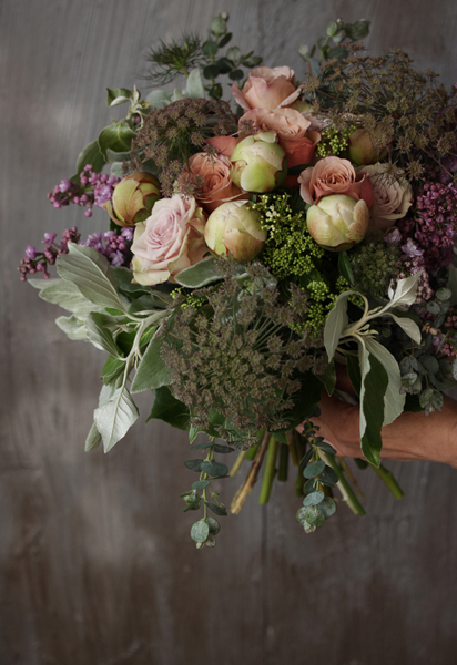 アンティークカラーのクラッチブーケ