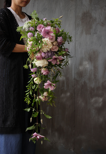 芍薬と薔薇のロングキャスケード
