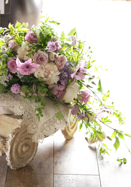 芍薬と薔薇のロングキャスケード