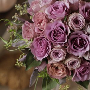 バラのラウンドブーケ