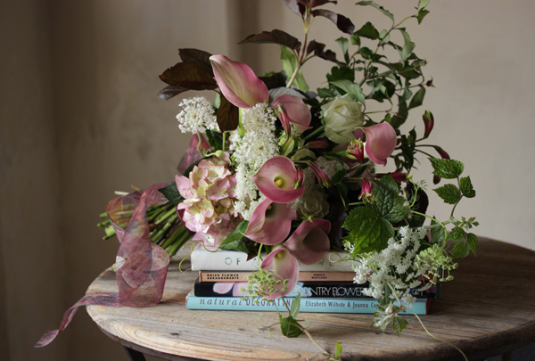 カラーのクラッチブーケ