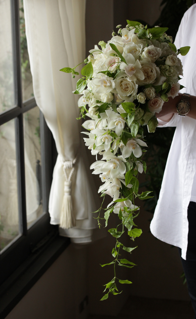 シンビジウムのキャスケードブーケ