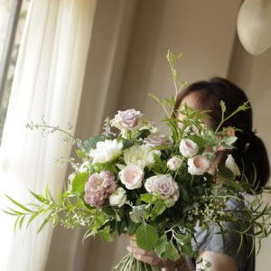 バラとダリアのナチュラルブーケ