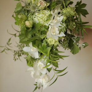 シンビジウムのキャスケードブーケ