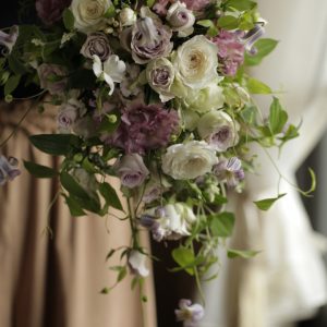 余ったお花でキャスケードブーケ