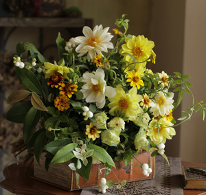 ダリアとジニアのクラッチブーケ