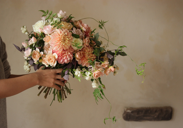 ダリアのフレームブーケ