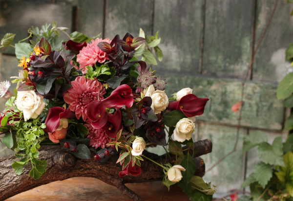 秋色カラーのシックブーケ