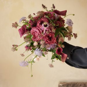 ボルドーカラーのデザインブーケ