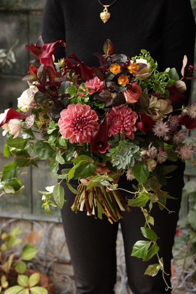 秋色カラーのシックブーケ