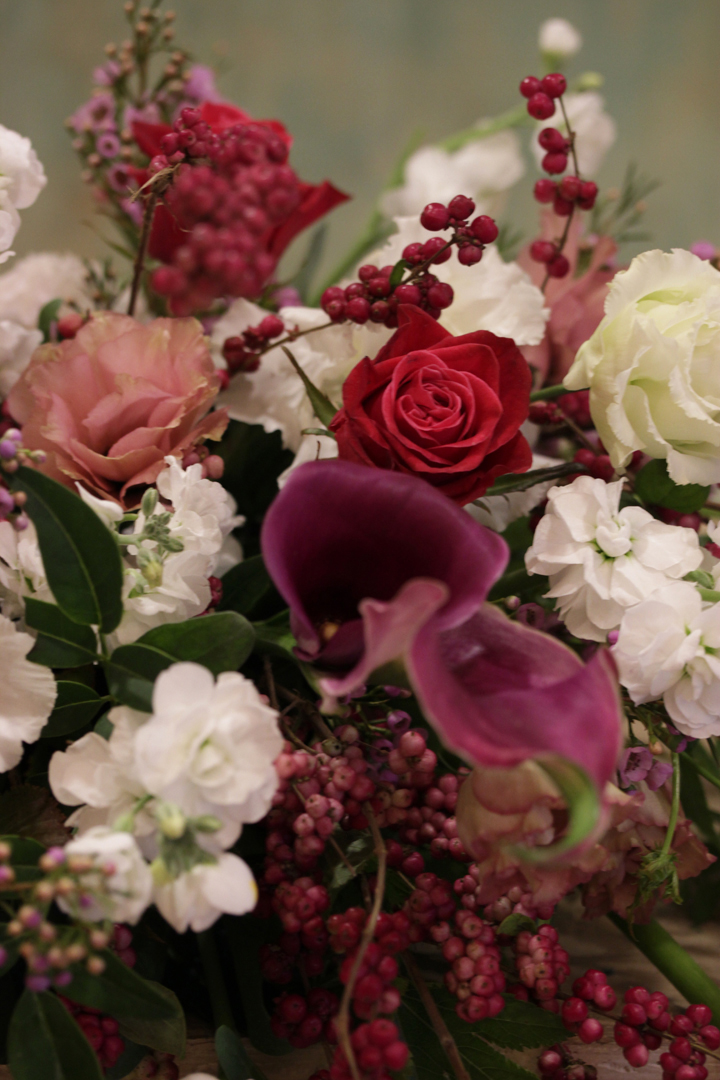 ボルドーカラーの装飾